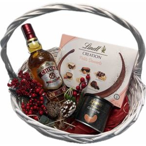 Малка Подаръчна Коледна Кошница с Чивас / Small Christmas Gift Basket Chivas