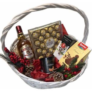 Малка Подаръчна Коледна Кошница с Чивас / Small Christmas Gift Basket Chivas