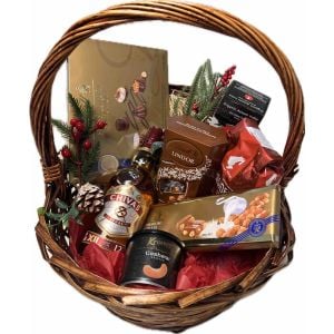 Голяма Подаръчна Коледна Кошница с Чивас / Big Christmas Gift Basket Chivas