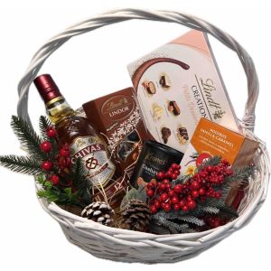 Малка Подаръчна Коледна Кошница с Чивас / Small Christmas Gift Basket Chivas